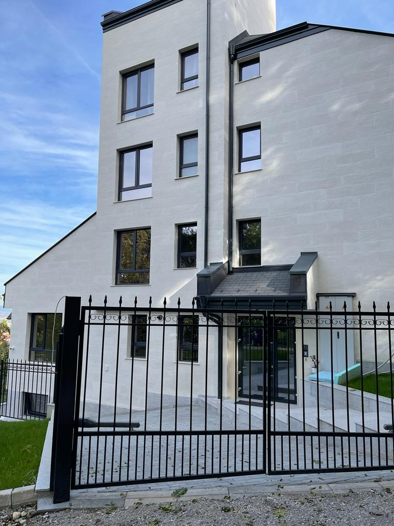 Комерційна будівля, Болгарія